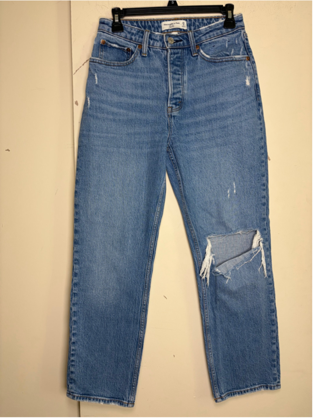 Abercrombie & Fitch Curve Love Dad High Rise Distressed Medium Wash Jeans 25/0s